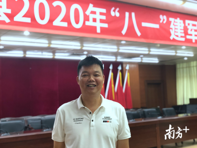 佛岡縣石角鎮(zhèn)黃花村委會書記李庚原獲評清遠市最美退役軍人。程浩 攝