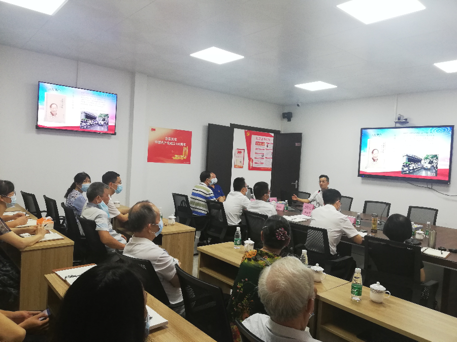 6月28日，市科技局101會議室舉行“永遠跟黨走.傳承紅色精神”——道德模范（身邊好人）黨史巡回宣講，由謝烈龍主講，39位黨員參加 (4).jpg