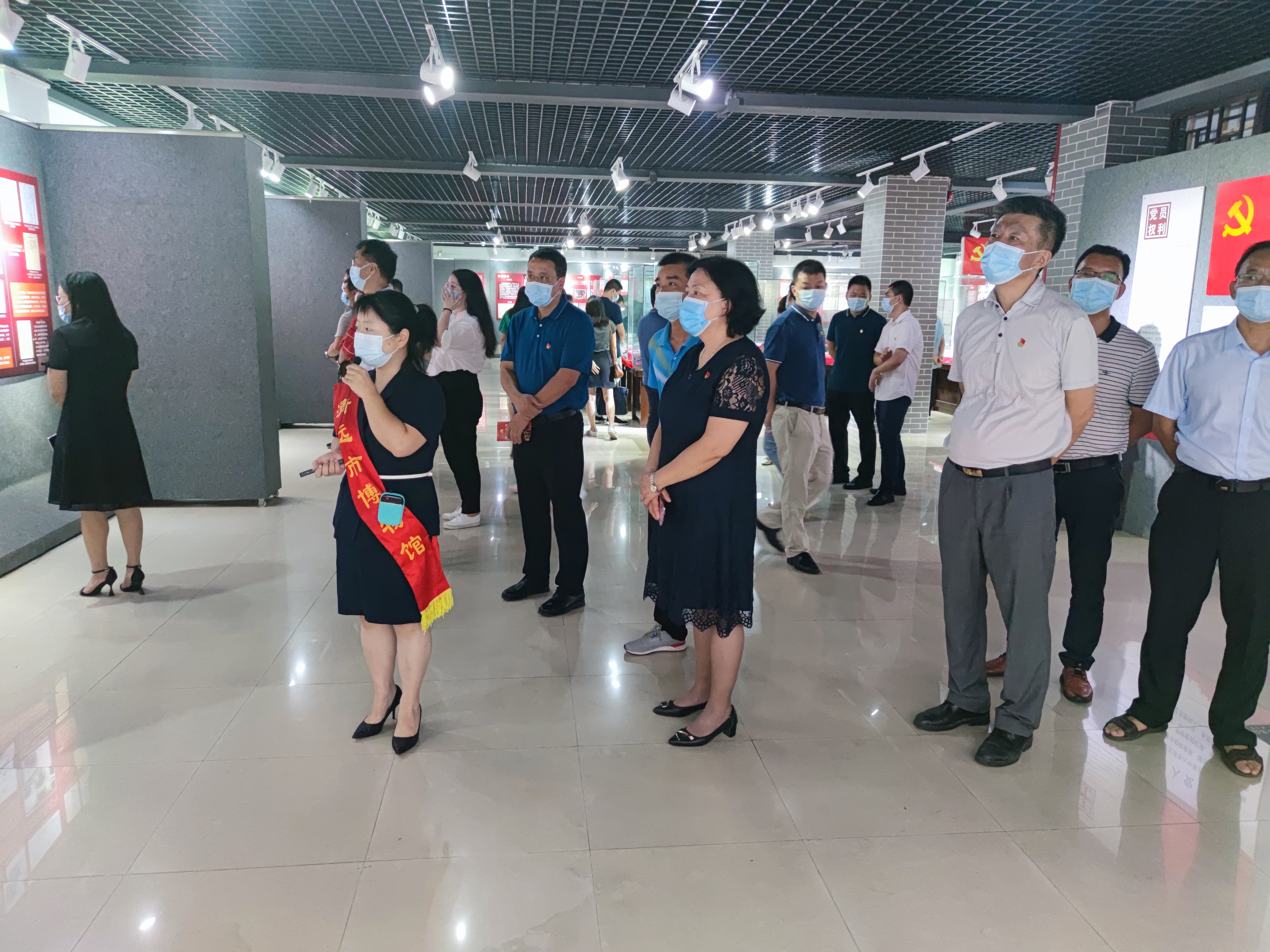 3.7月9日，市信訪局全體黨員干部到市博物館開展紅色主題教育活動.jpg