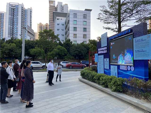 2021年10月18日下午，市科技局組織廣大干部職工到參觀清遠市民網(wǎng)絡素養(yǎng)宣傳教育示范點03.jpg