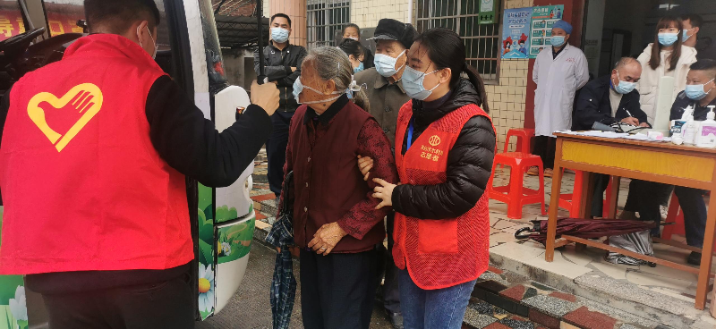 2022年4月19日，清遠(yuǎn)市水利局黨員志愿者協(xié)助云路社區(qū)黨群服務(wù)中心為前來(lái)接種疫苗的群眾預(yù)約登記、掃碼測(cè)溫、接種指引、指導(dǎo)接種流程，為疫苗接種工作的有序運(yùn)作保駕護(hù)航。.jpg